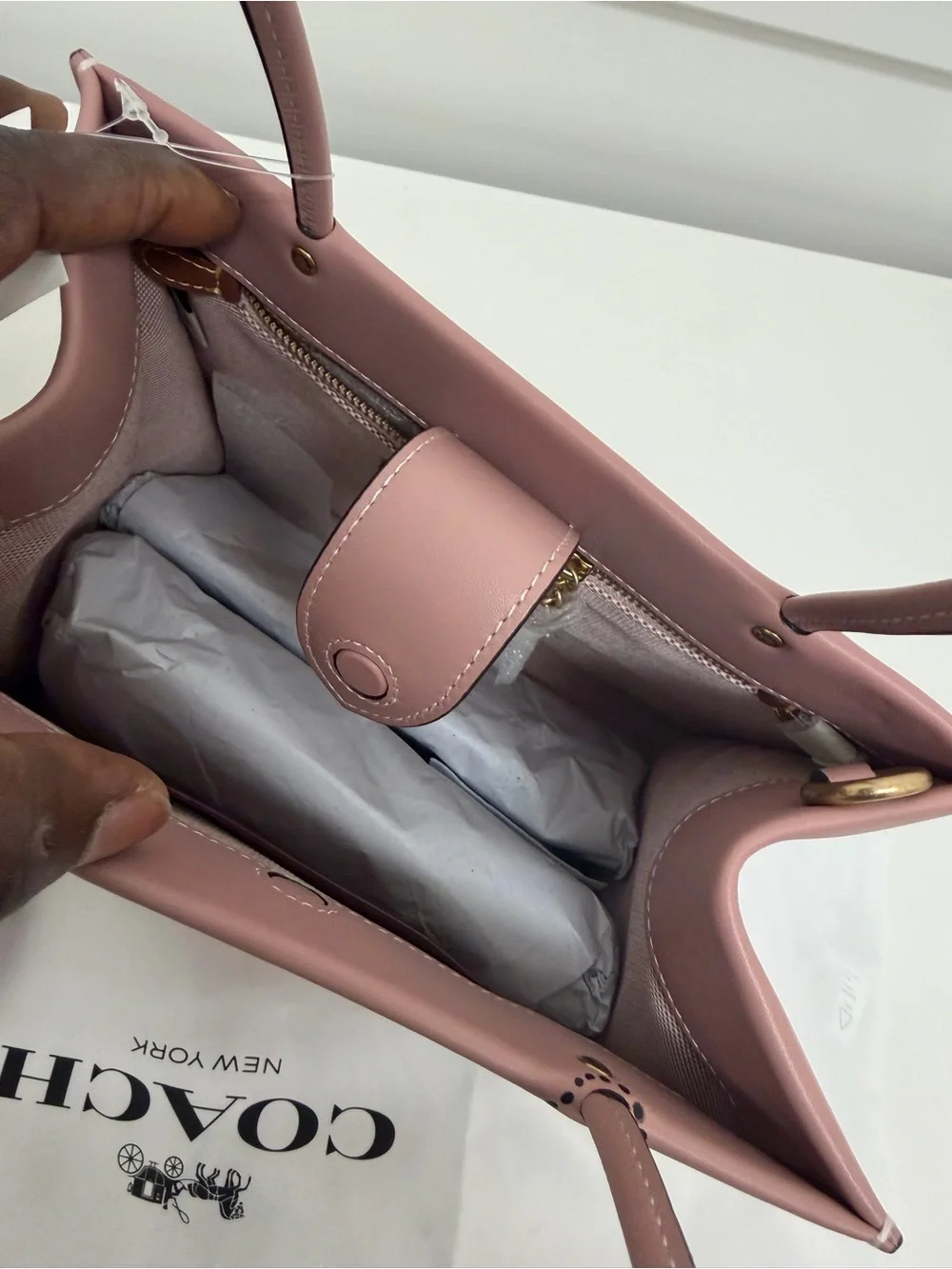 Coach Cashin Carry 22 With Trompe L'Oeil Print‎